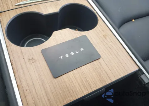 2022 Tesla Model 3 Long Range Dual Motor All-Wheel Drive z USA, uszkodzony, nr VIN 5YJ3E1EB3NF163930